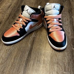 Jordan 1 mid